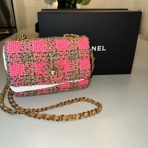 CHANEL Tweed Shoulder Bag in Pink and Brown